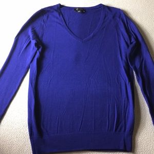 Ann Taylor deep indigo V neck sweater small